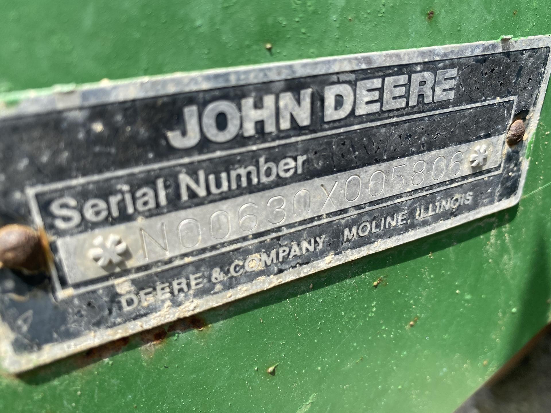 1990 John Deere 630