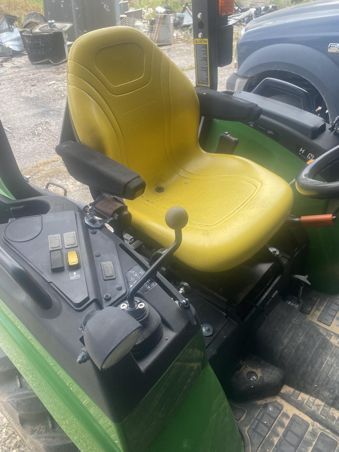 2017 John Deere 2032R