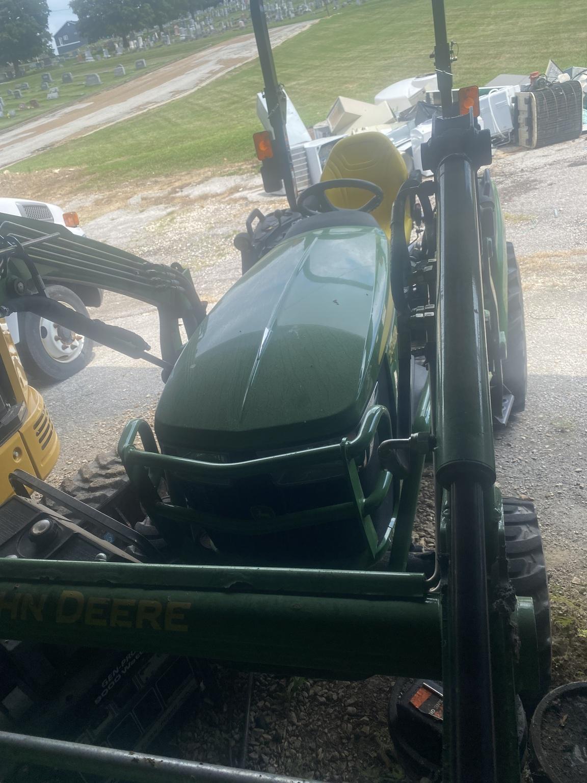 2017 John Deere 2032R