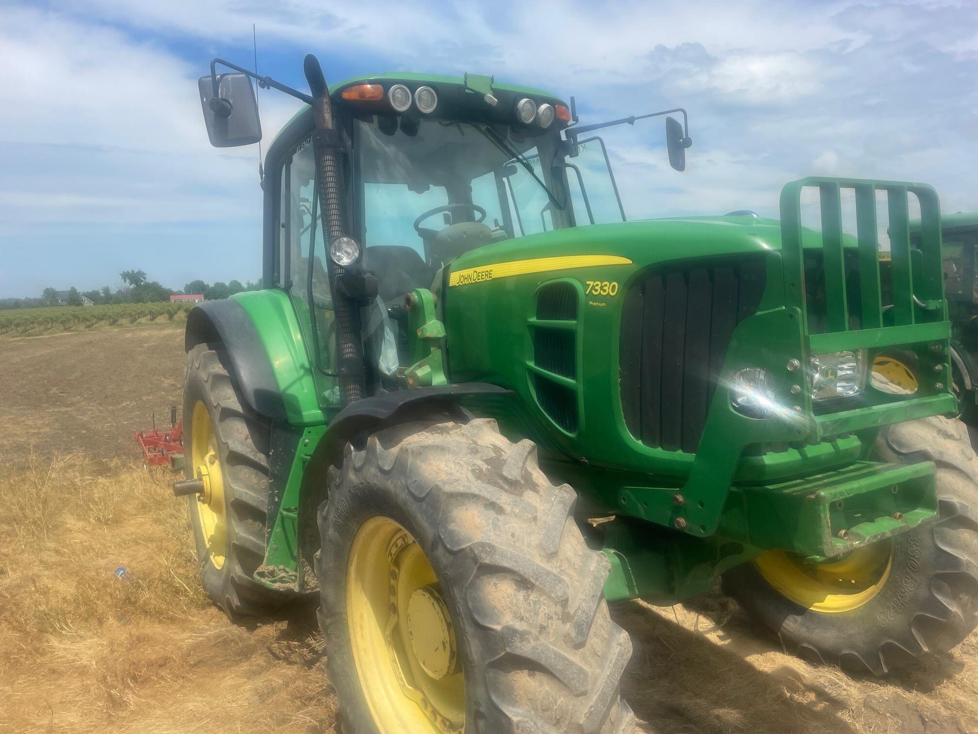 2008 John Deere 7330 Premium