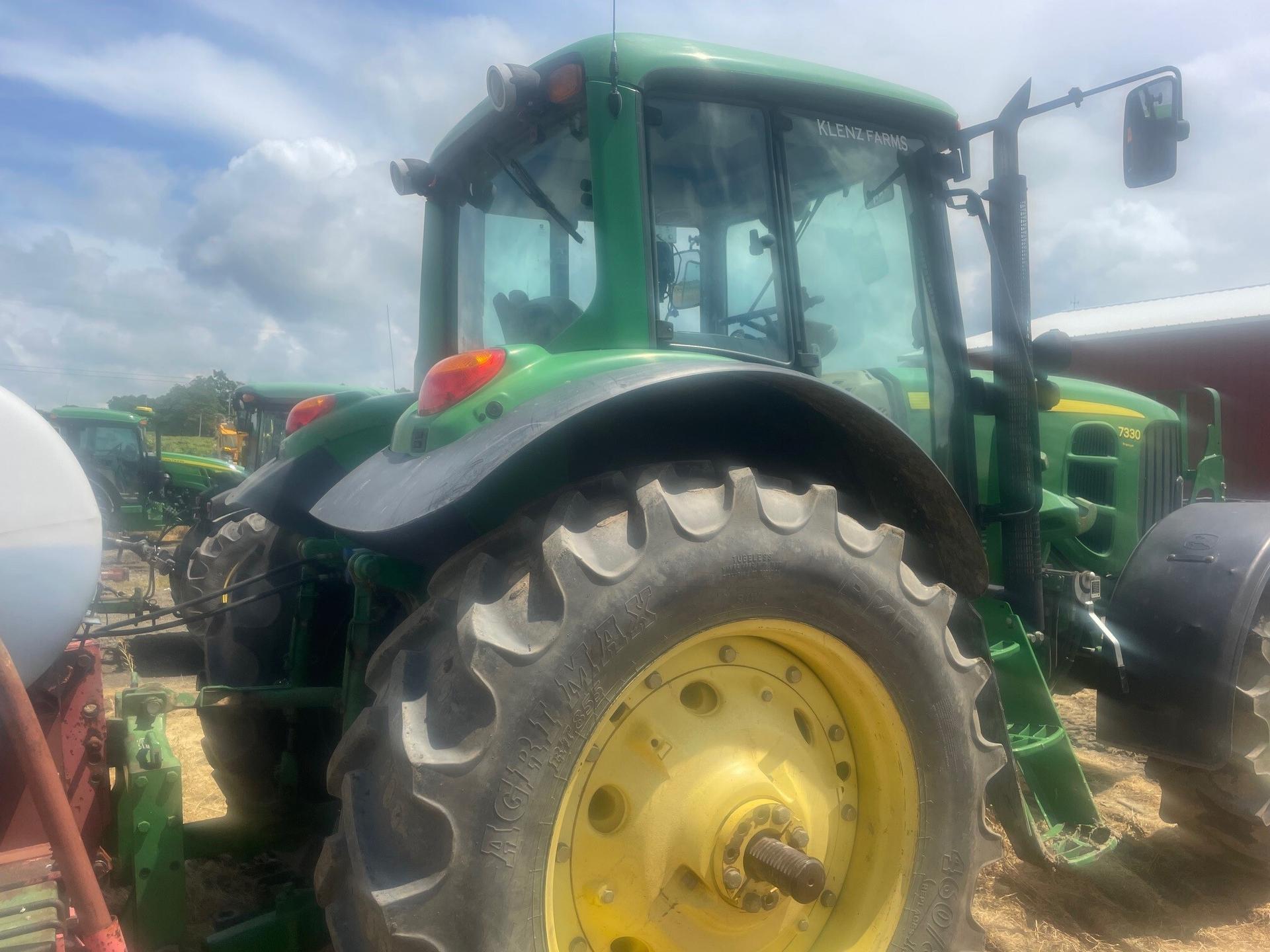 2008 John Deere 7330 Premium