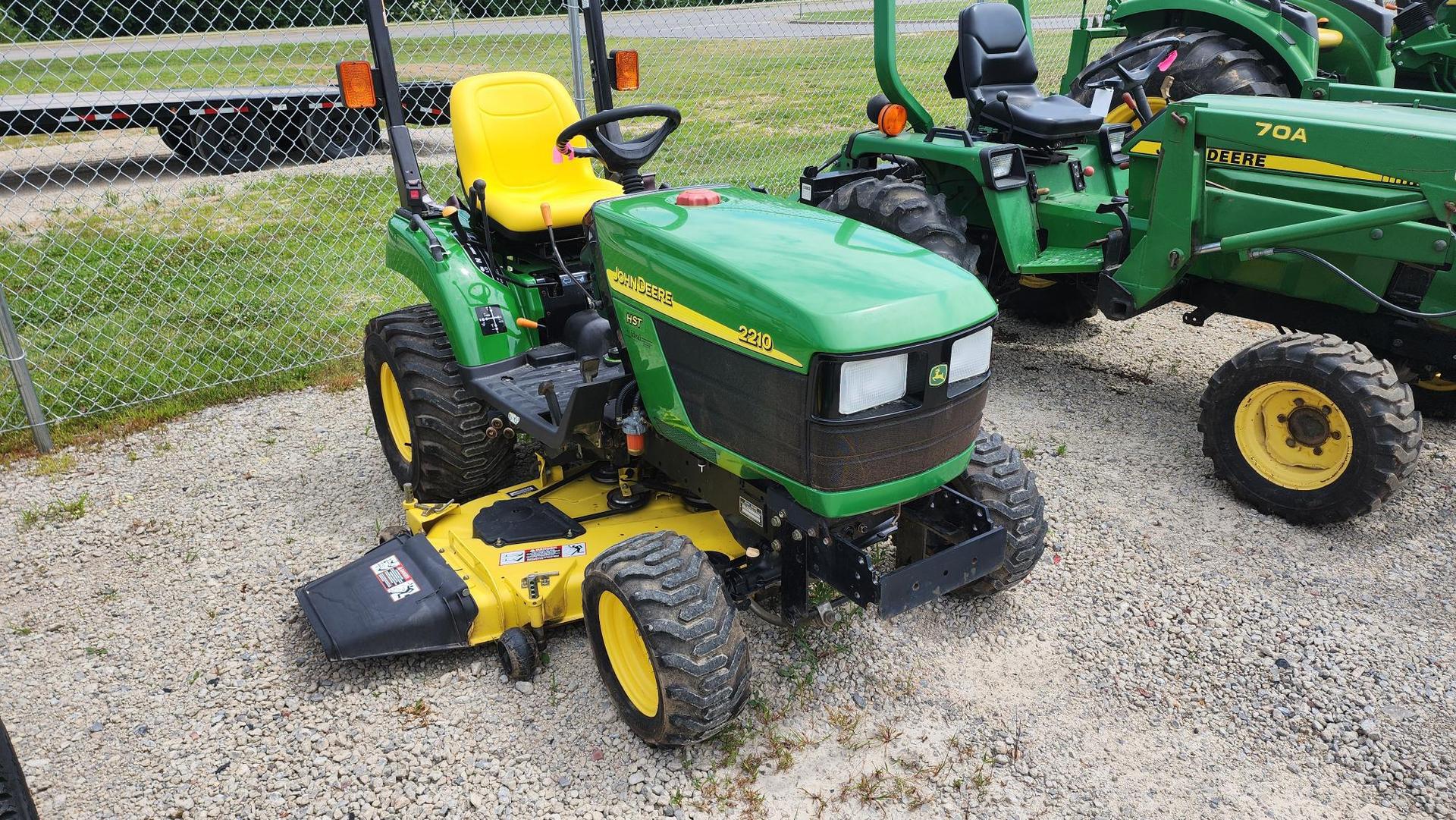 2004 John Deere 2210