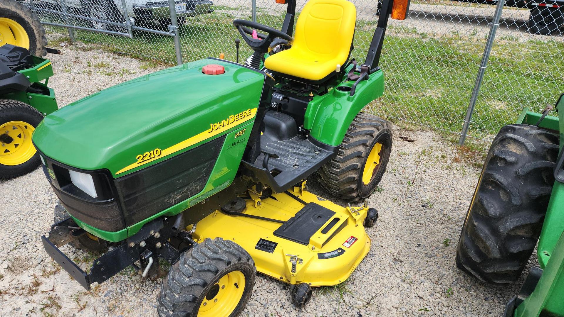 2004 John Deere 2210