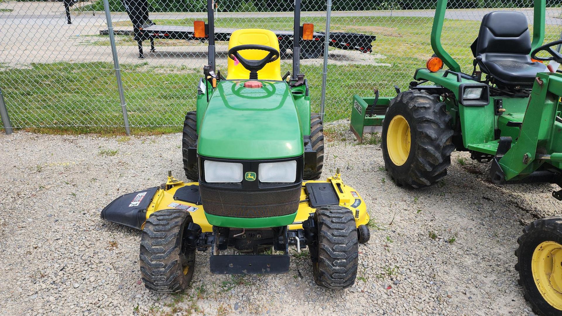 2004 John Deere 2210