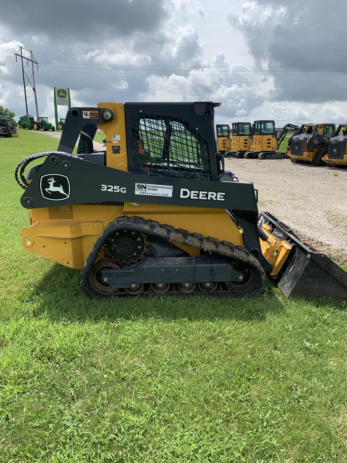 2022 John Deere 325G