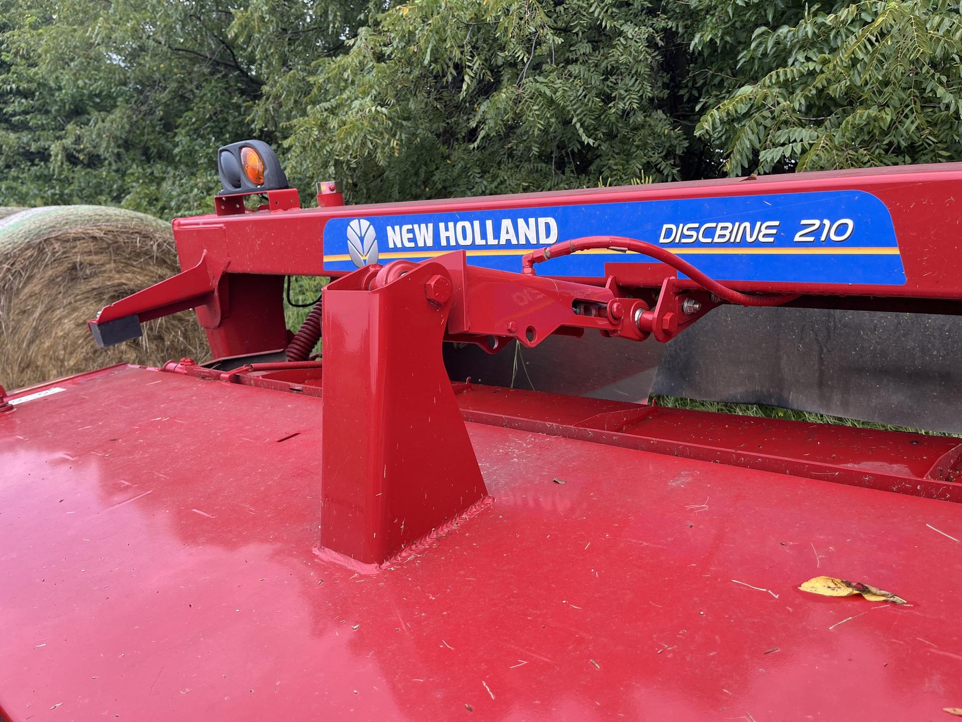 2024 New Holland 210