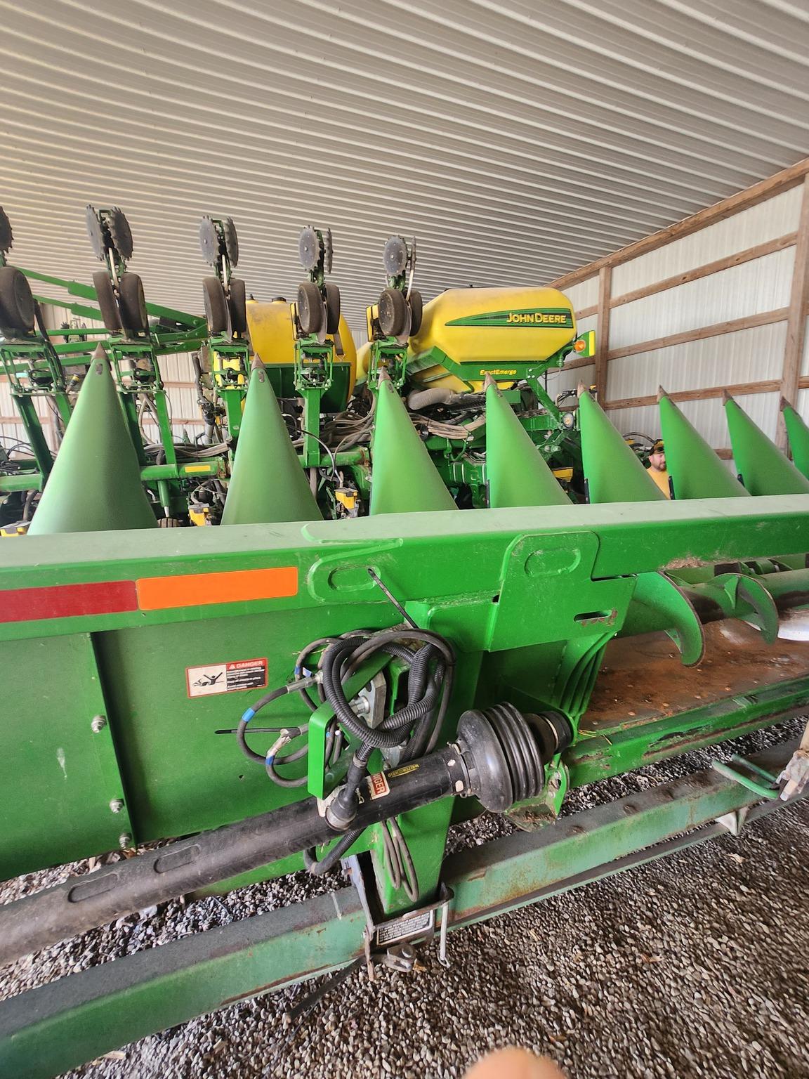 2014 John Deere 608C Image