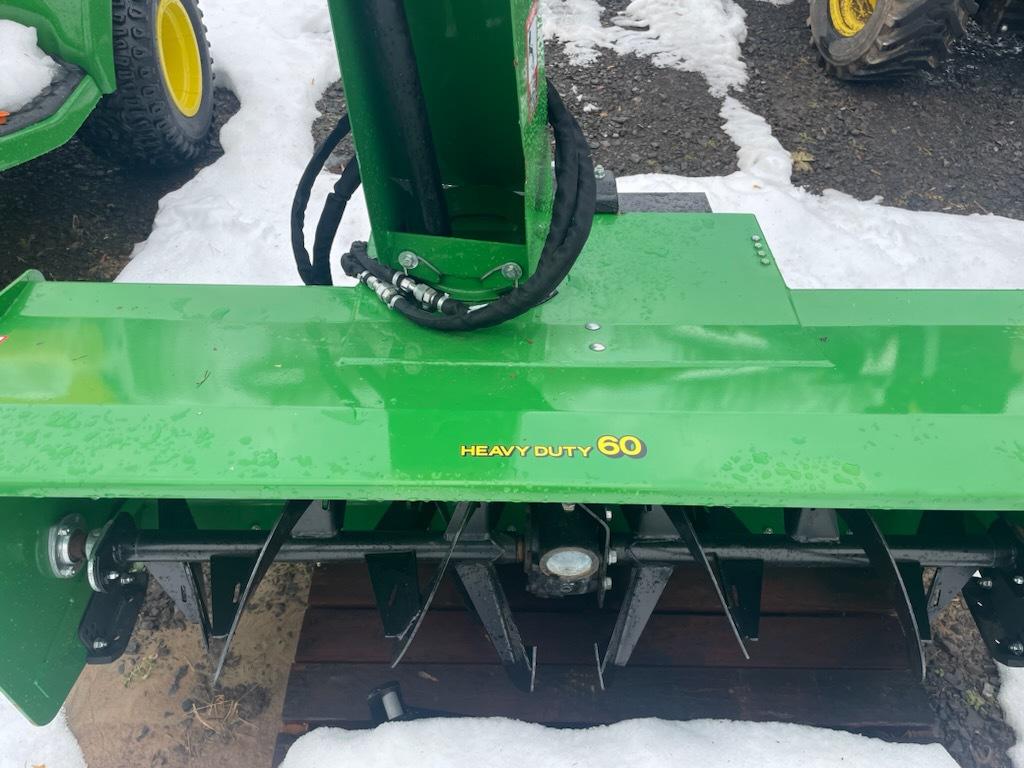 2023 John Deere 3033R