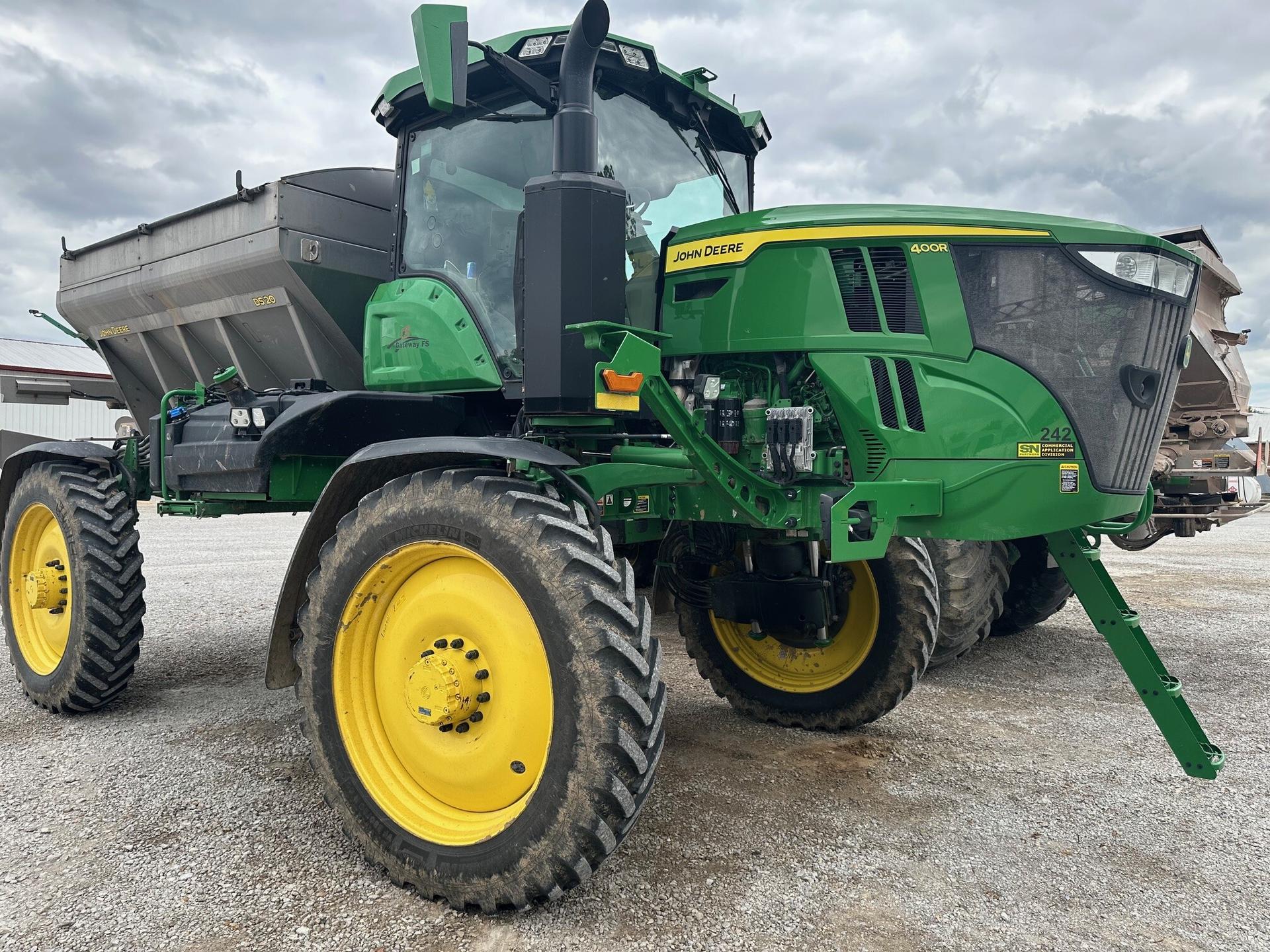 2022 John Deere 400R