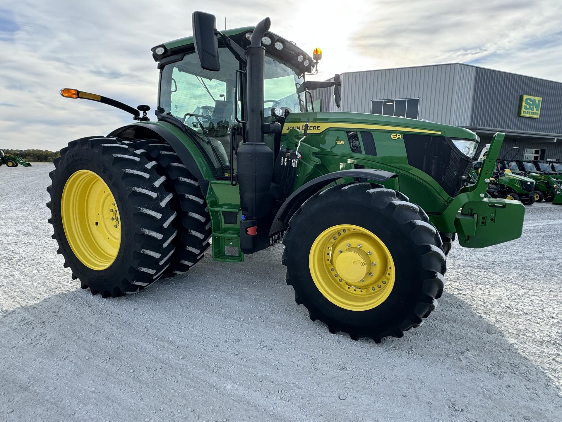 2023 John Deere 6R 155