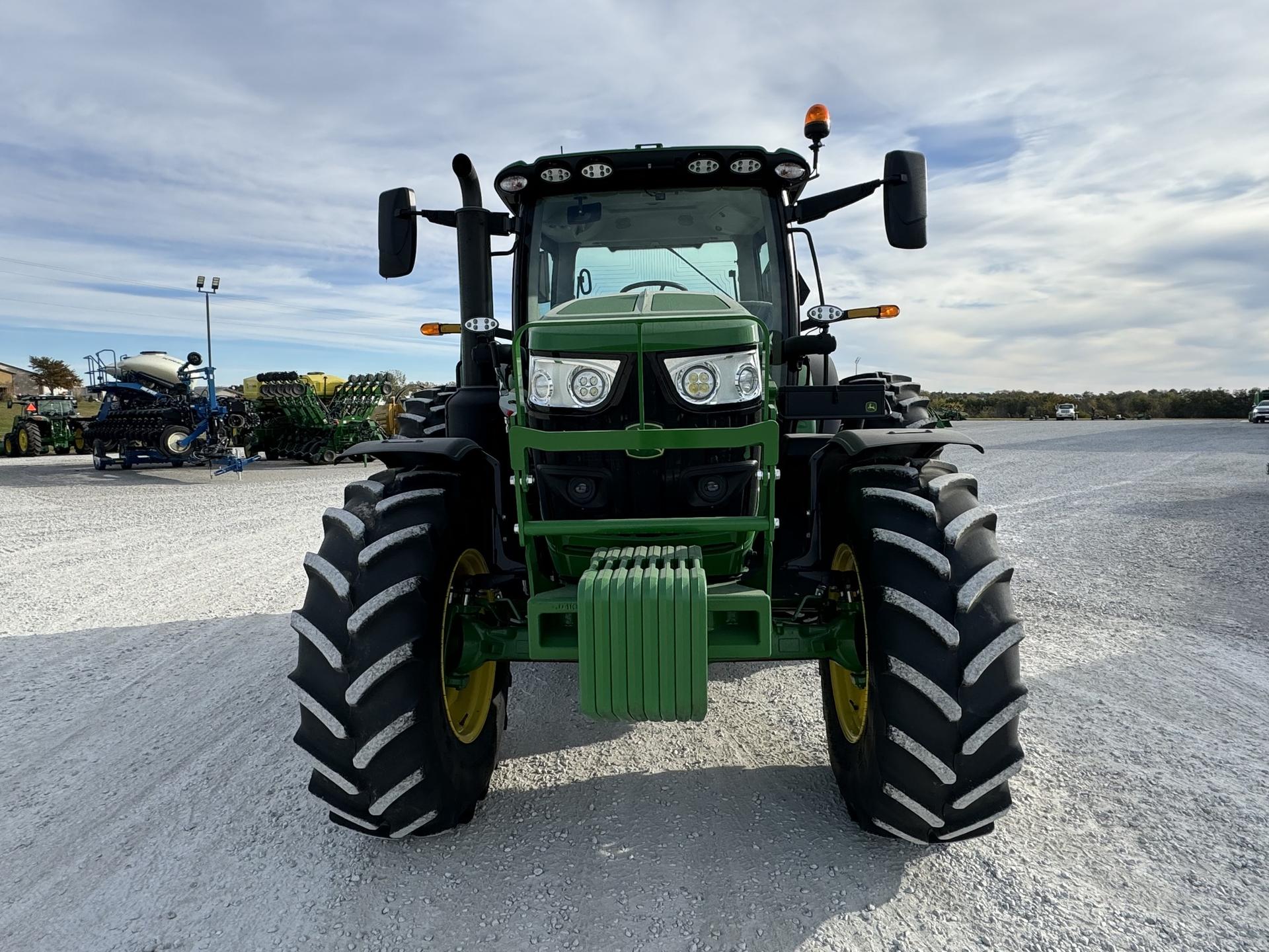 2023 John Deere 6R 155