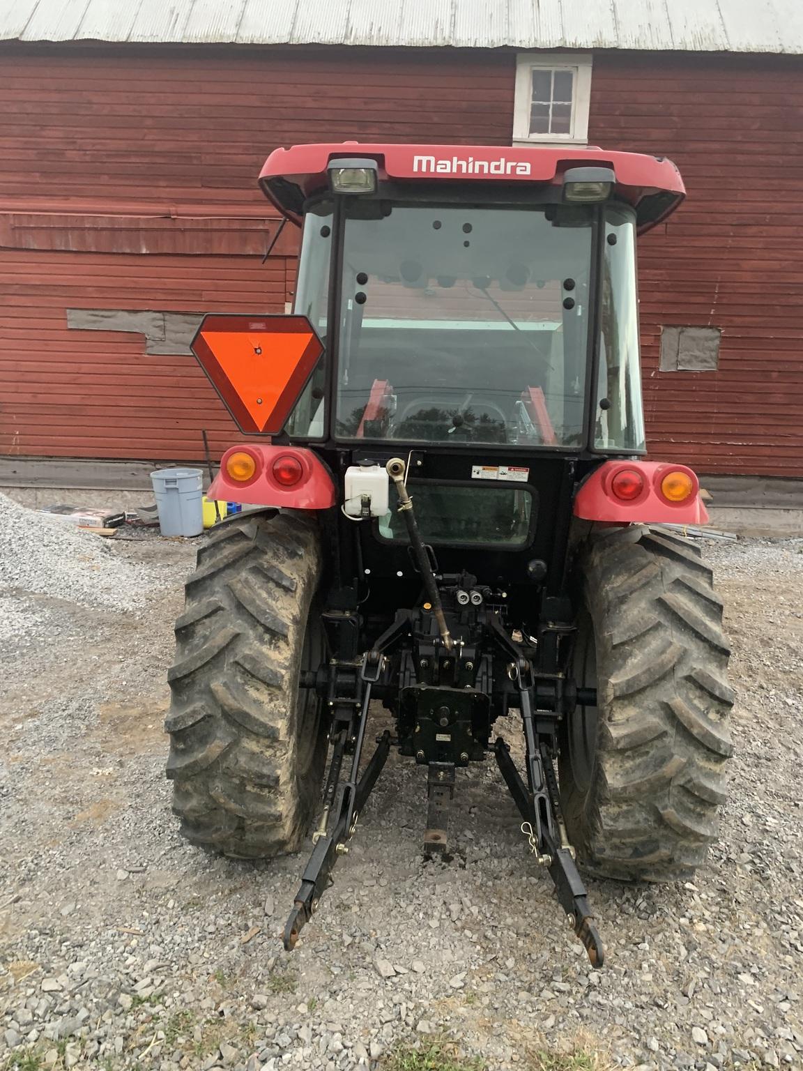 2015 Mahindra 2555