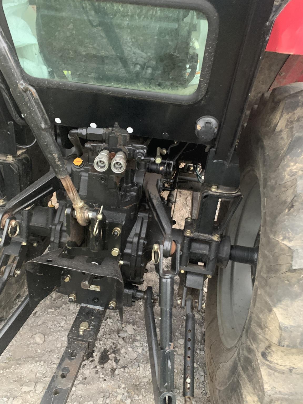 2015 Mahindra 2555