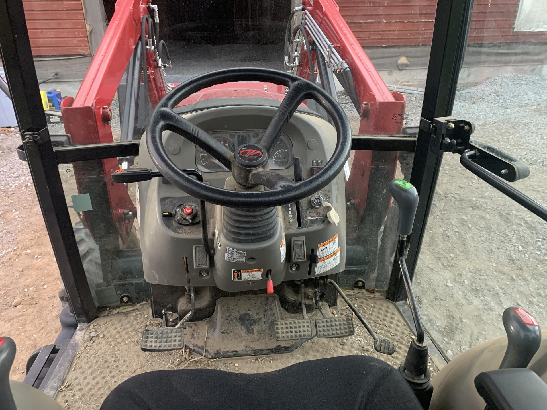 2015 Mahindra 2555