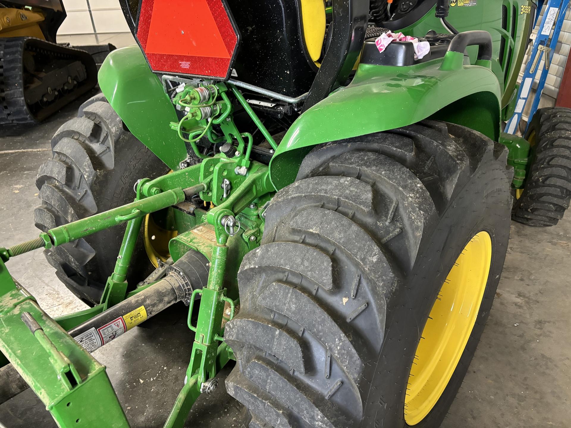 2023 John Deere 3033R Image