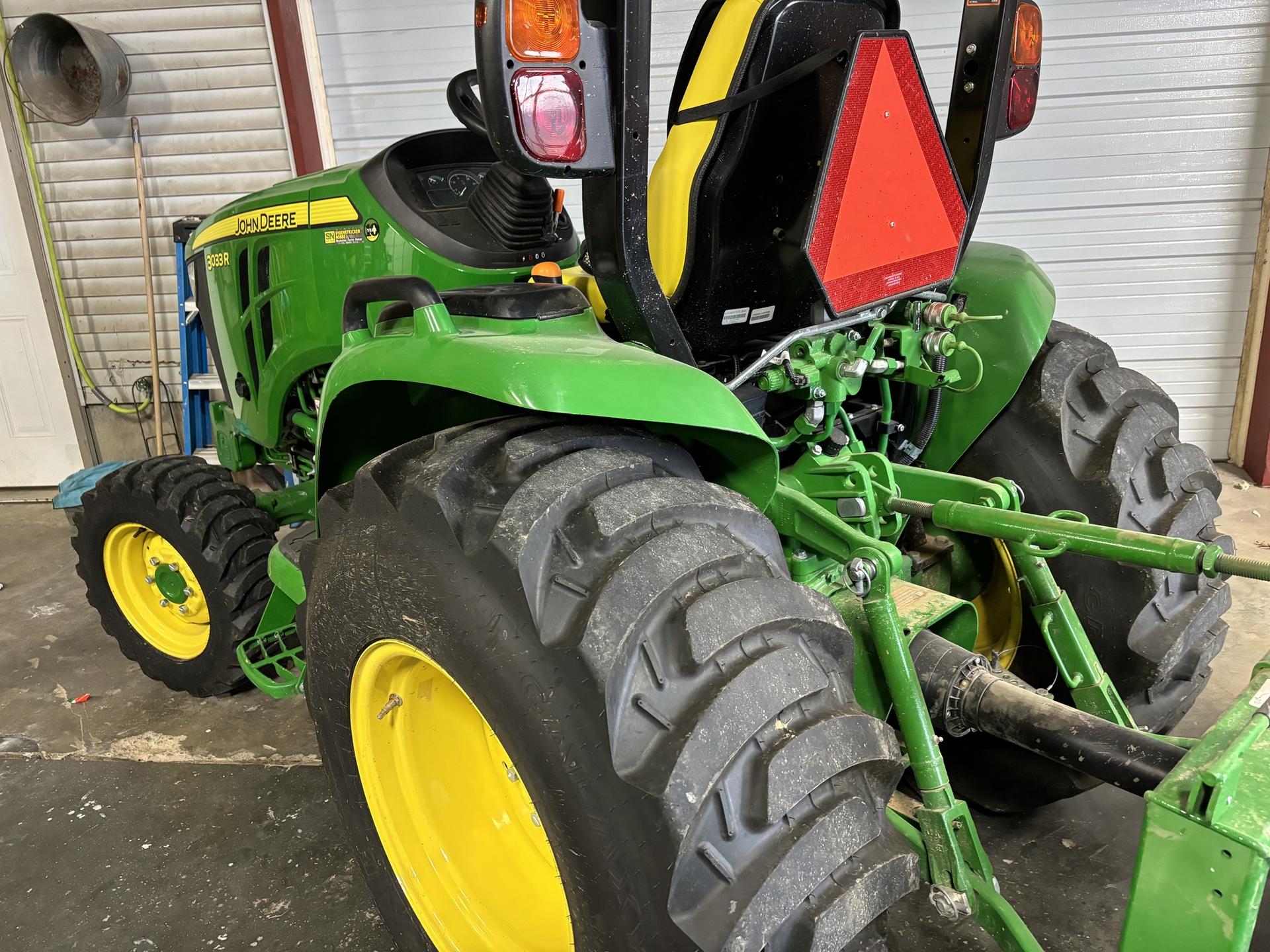 2023 John Deere 3033R Image