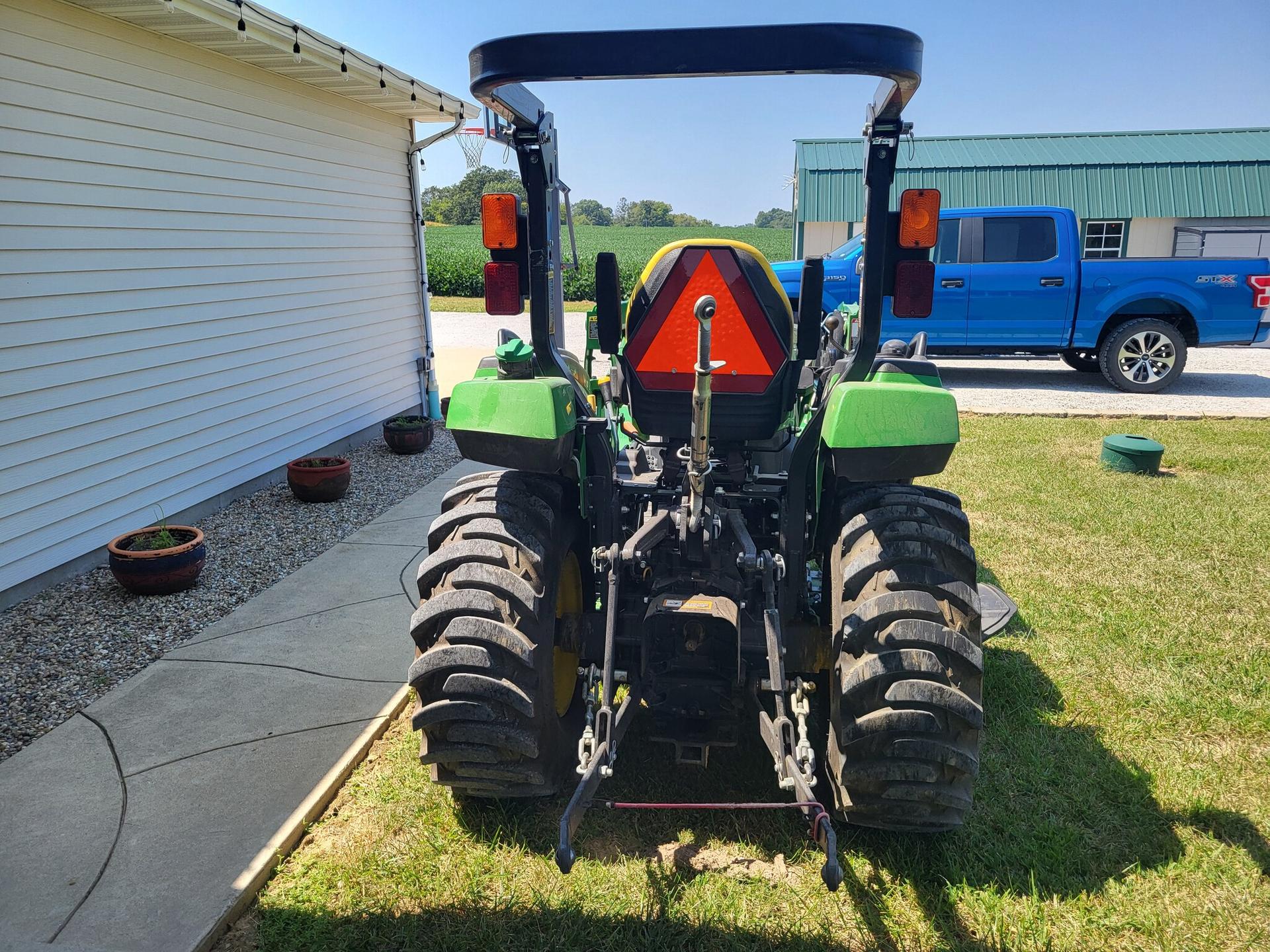 2017 John Deere 2032R