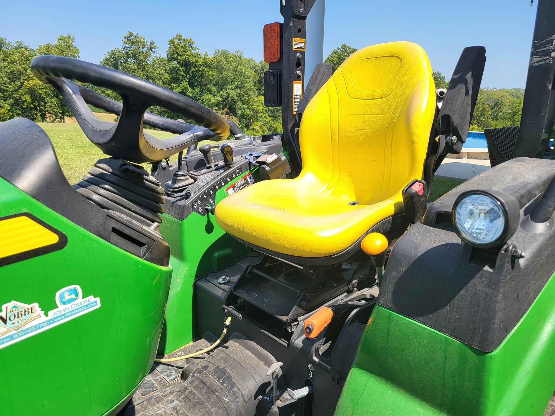 2017 John Deere 2032R