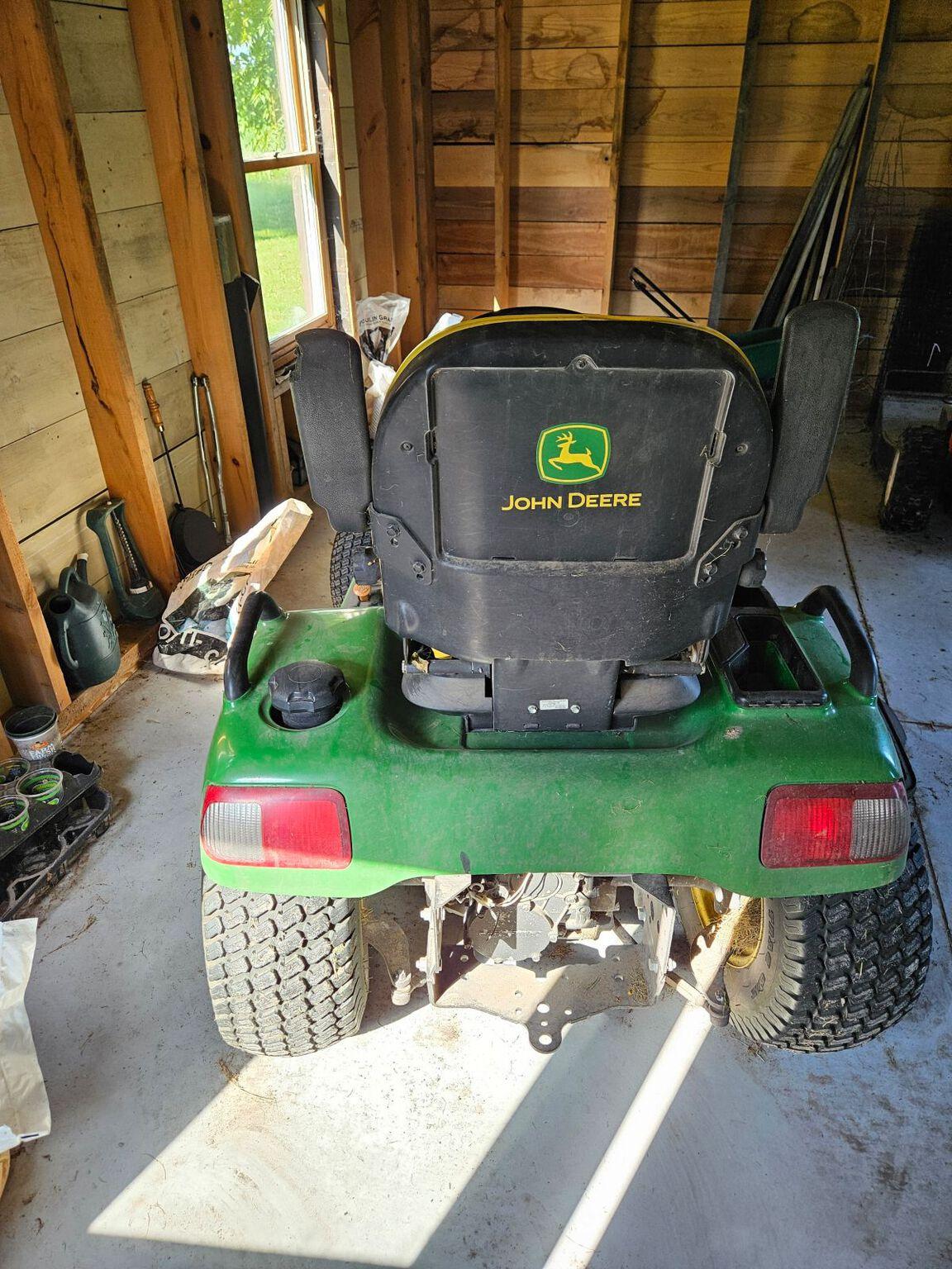 2012 John Deere X724