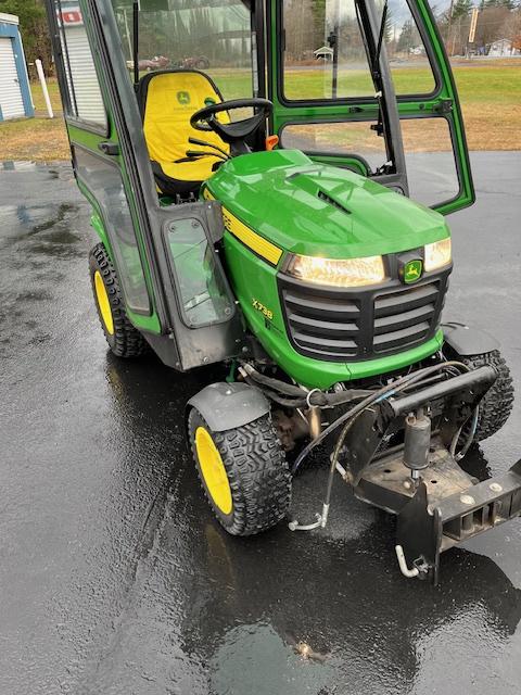 2019 John Deere X738