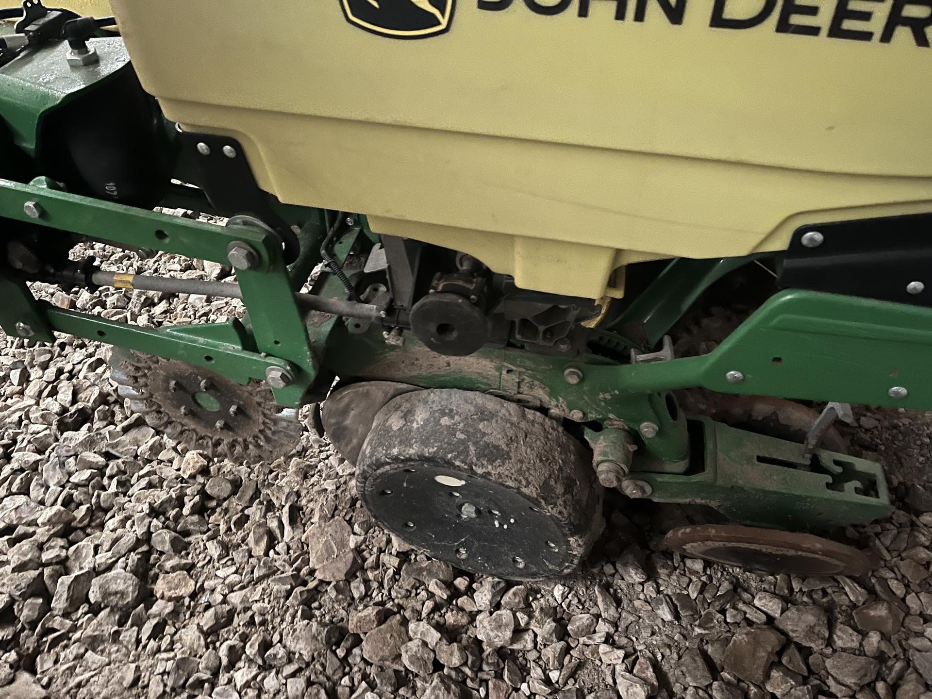 2015 John Deere 1725