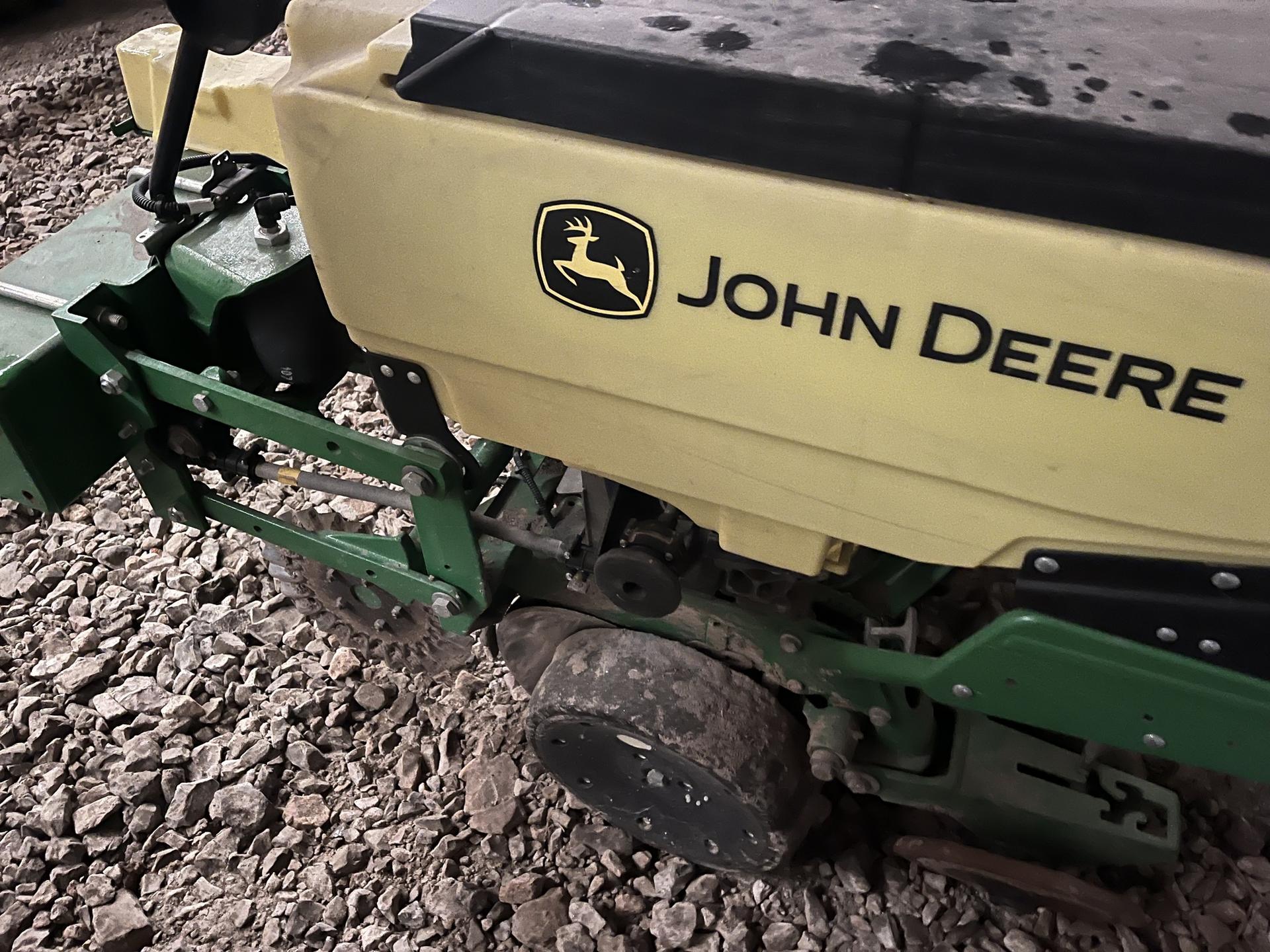 2015 John Deere 1725