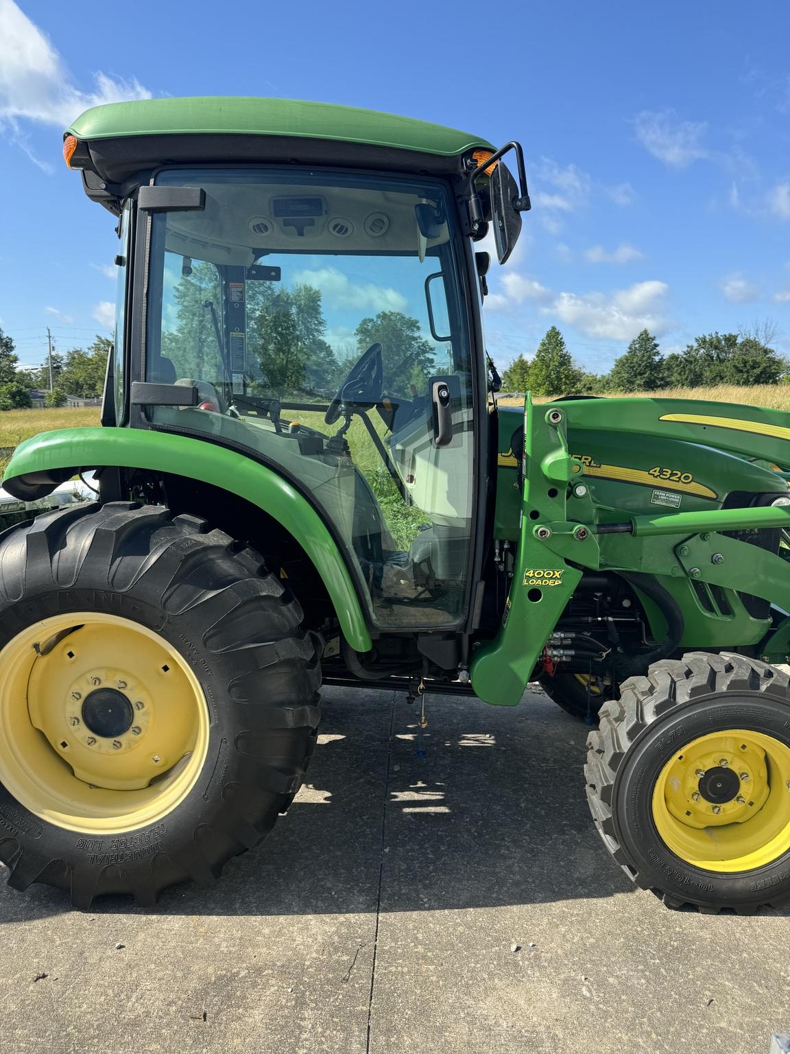 2011 John Deere 4320