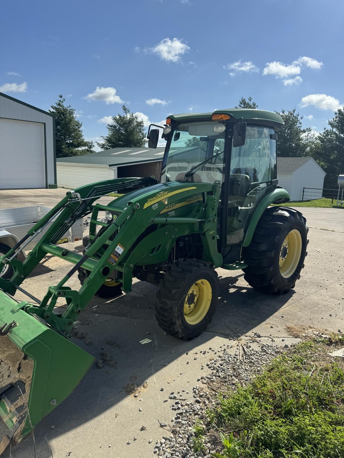 2011 John Deere 4320