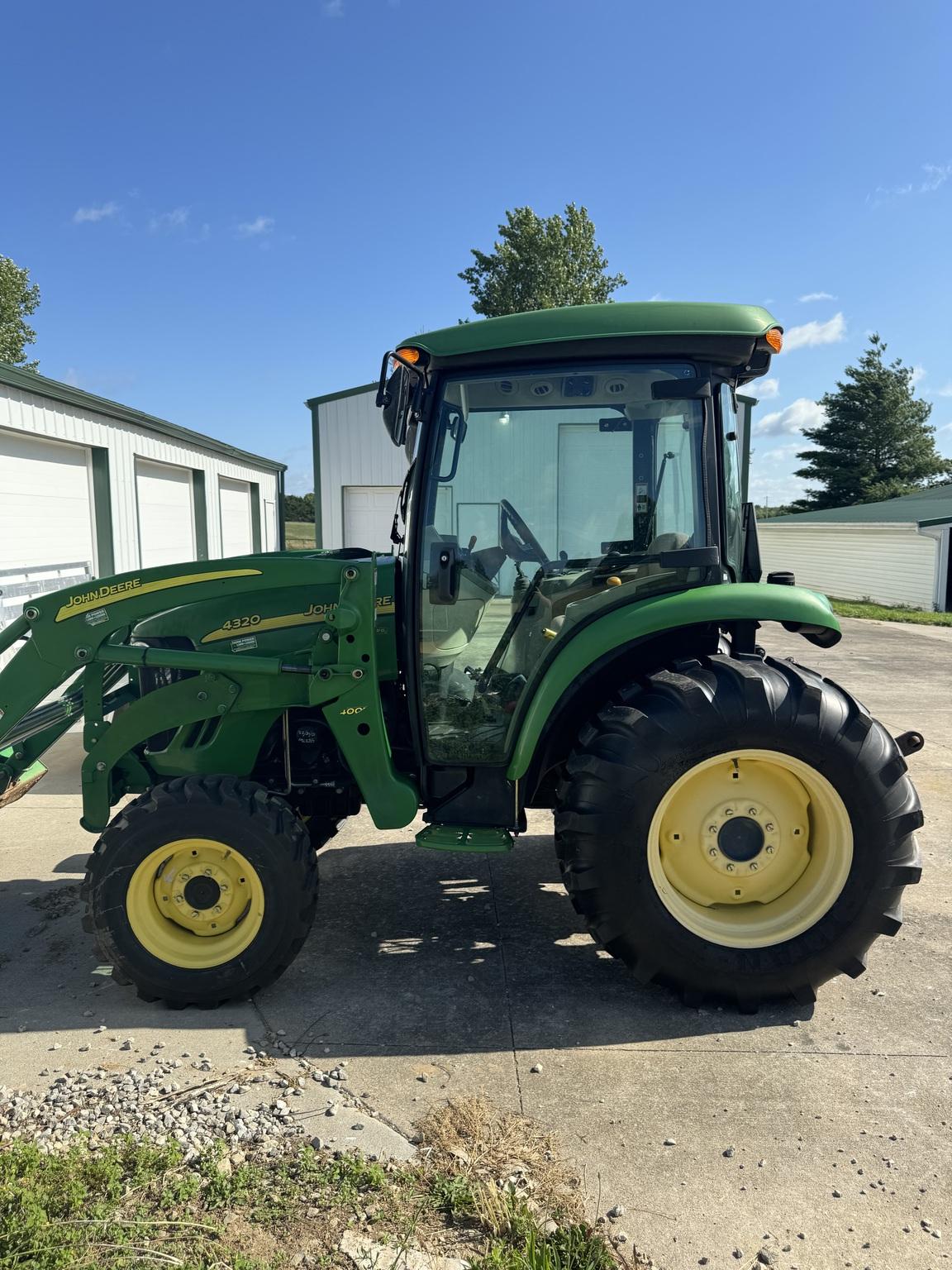 2011 John Deere 4320