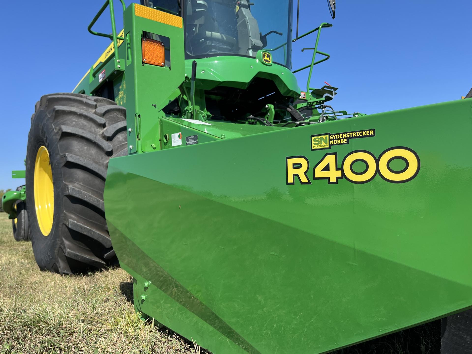 2023 John Deere W200M