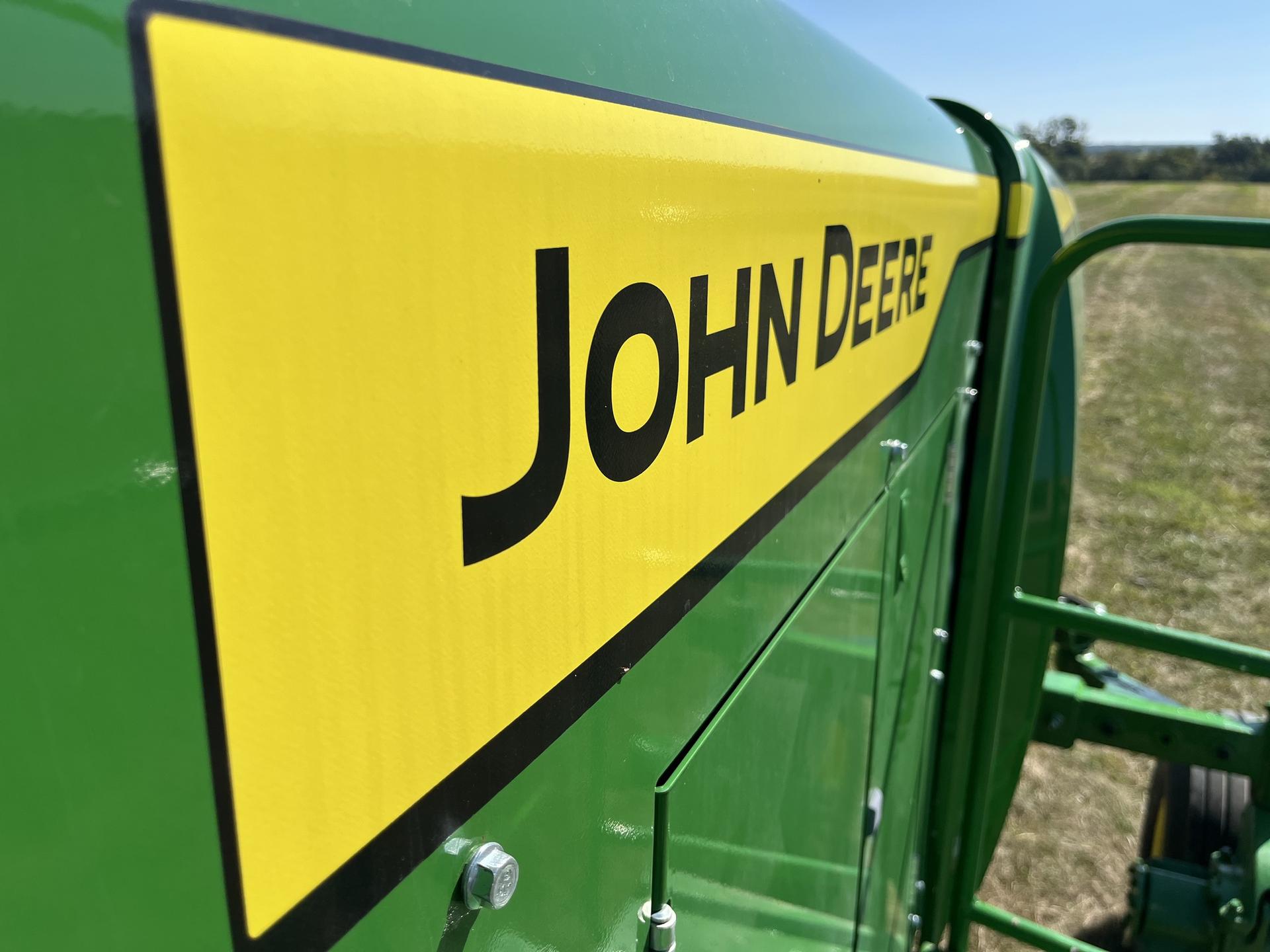 2023 John Deere W200M