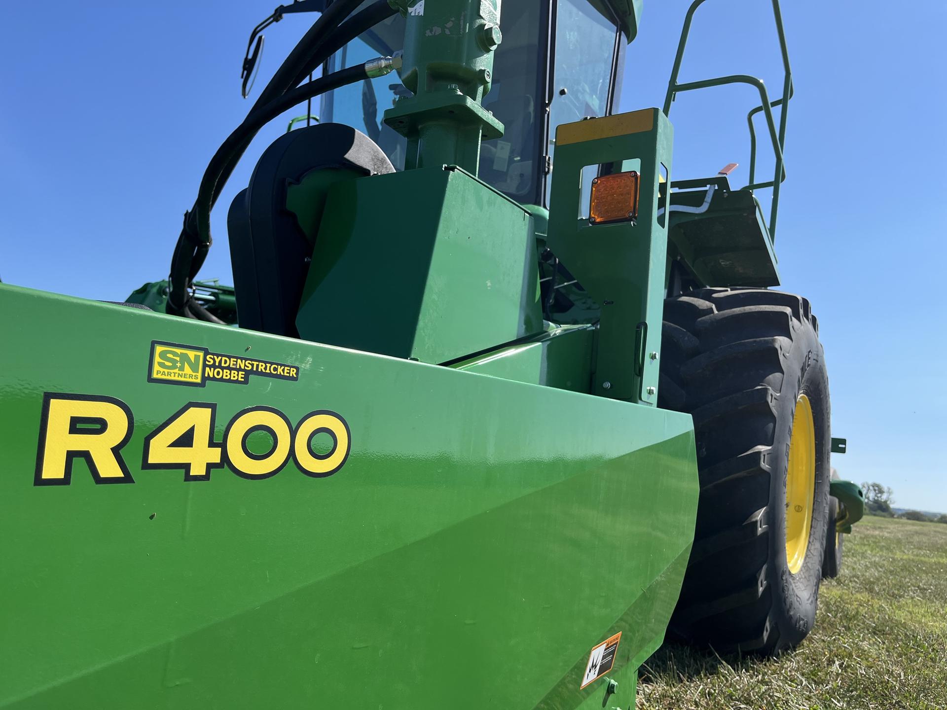 2023 John Deere W200M