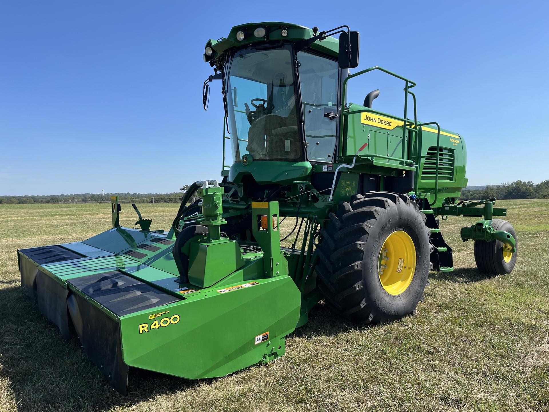 2023 John Deere W200M