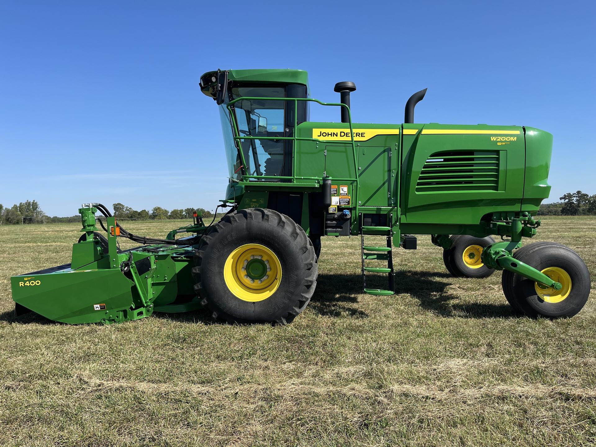 2023 John Deere W200M