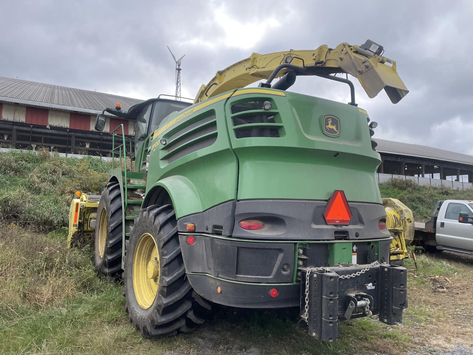 2019 John Deere 8100 Image