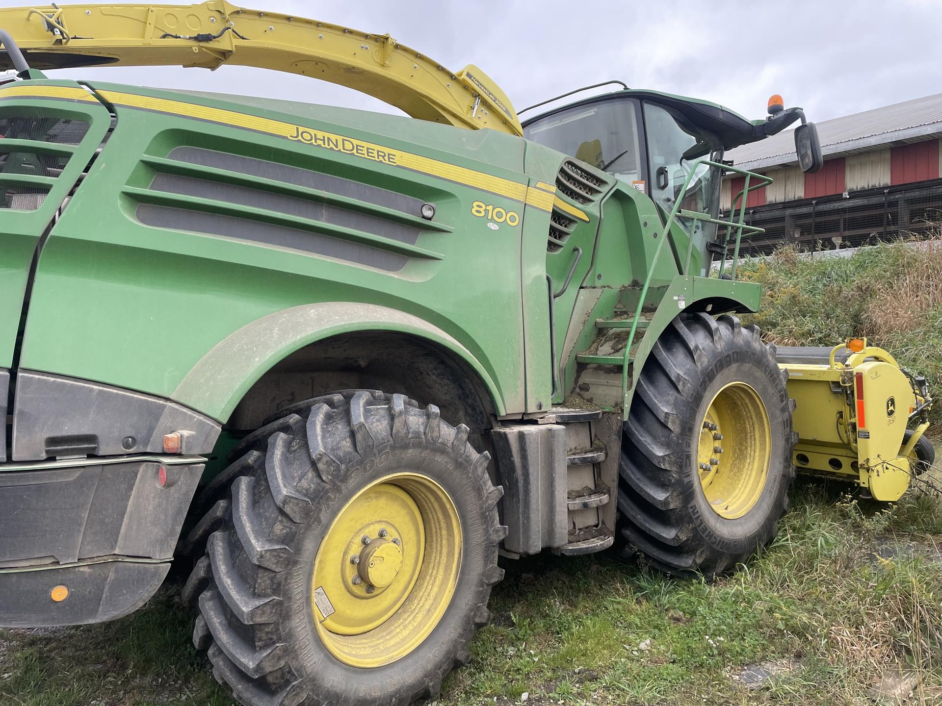 2019 John Deere 8100