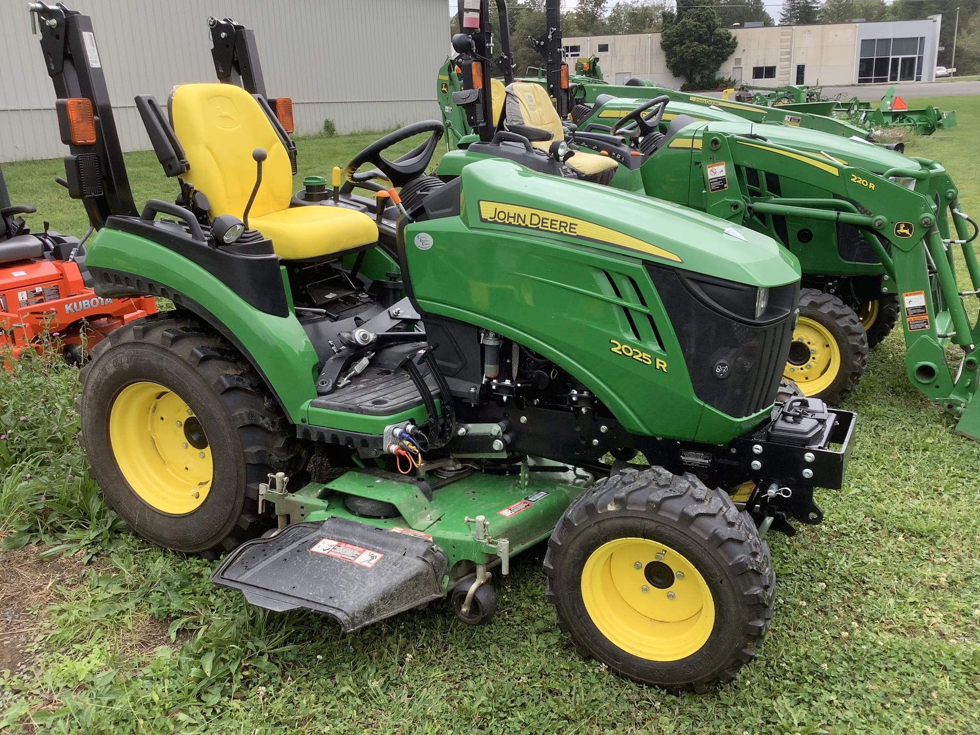 2017 John Deere 2025R