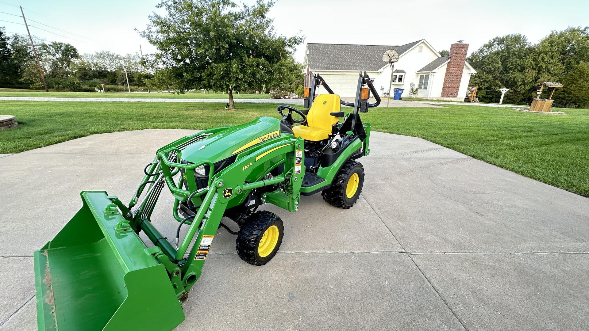 2020 John Deere 1025R Image