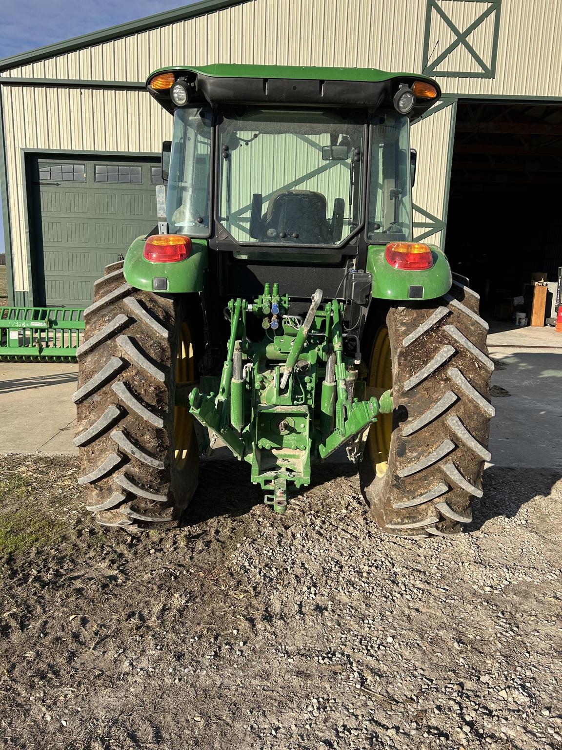 2022 John Deere 6135E