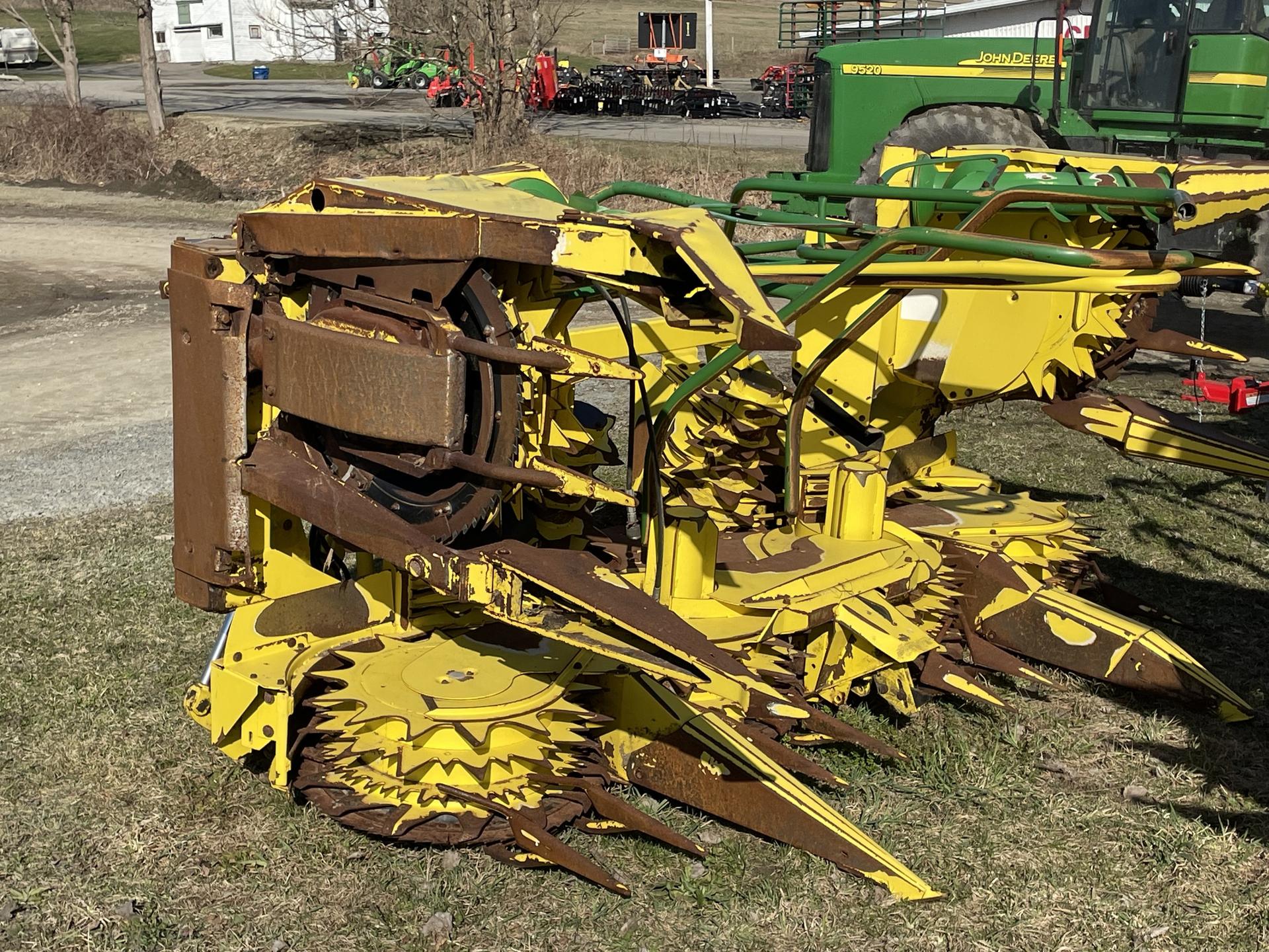 2005 John Deere 686