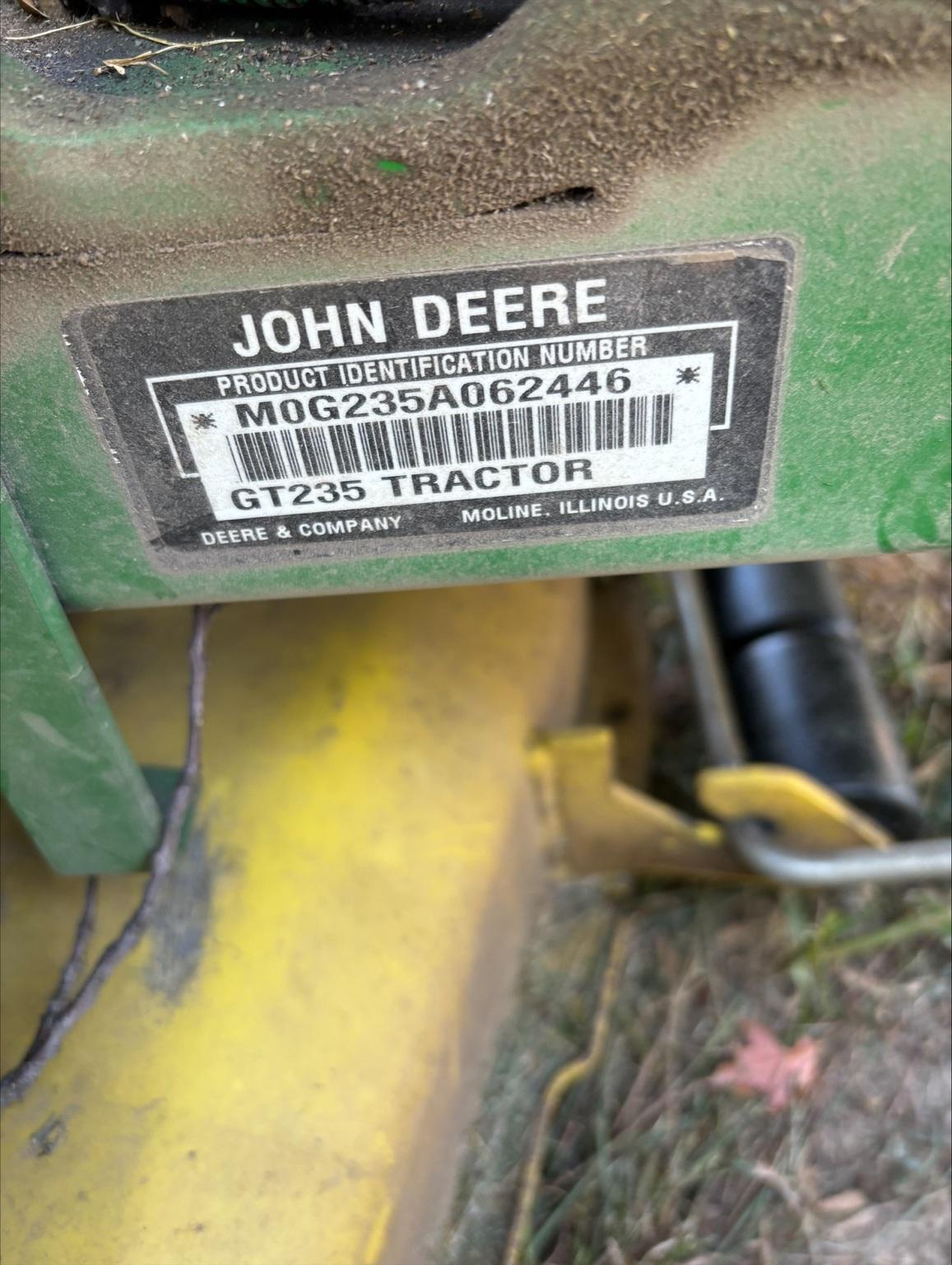 2002 John Deere GT235