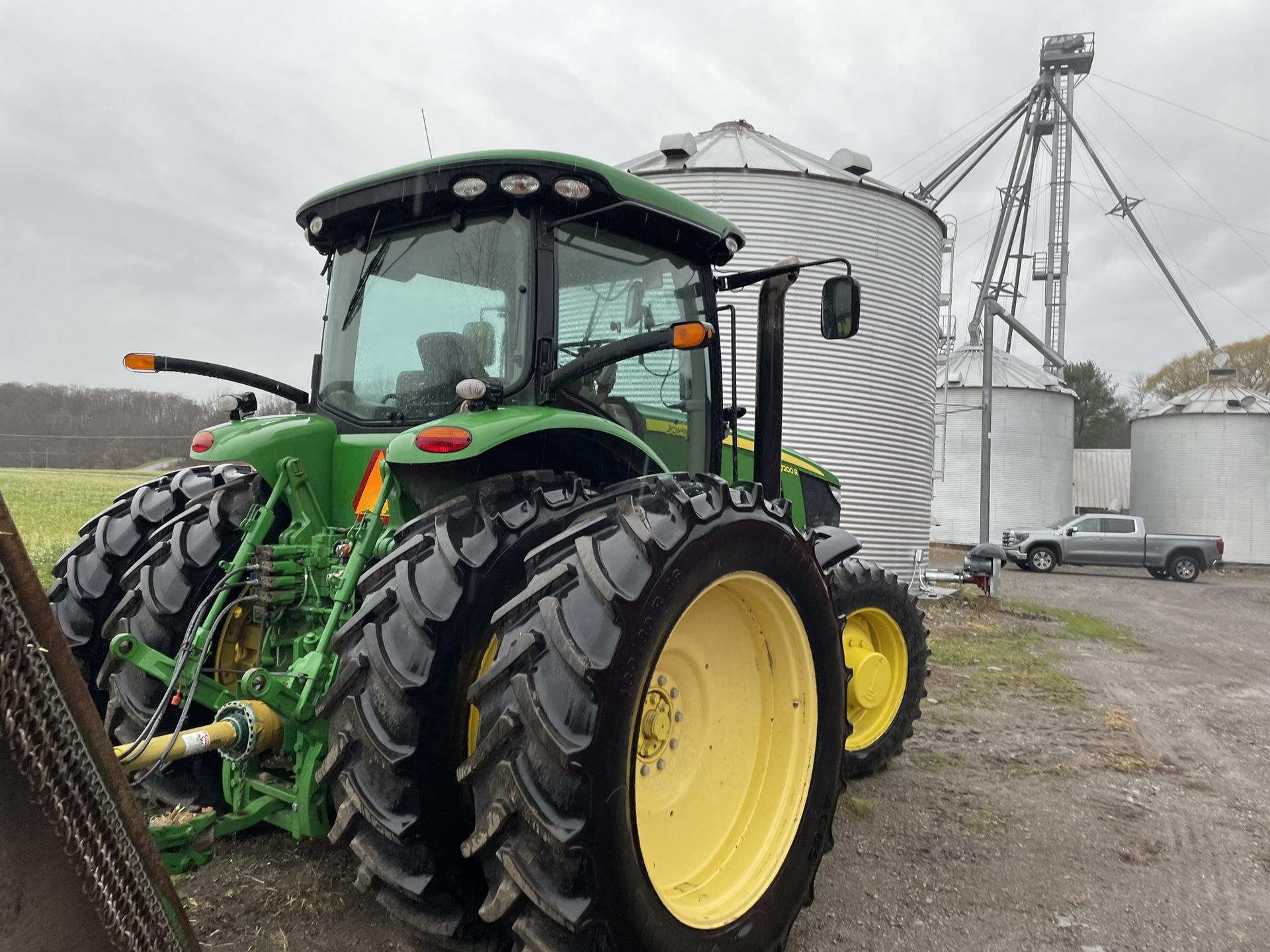 2012 John Deere 7200R