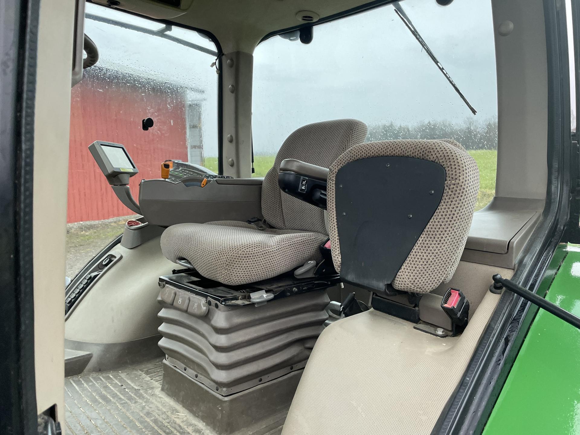 2012 John Deere 7200R