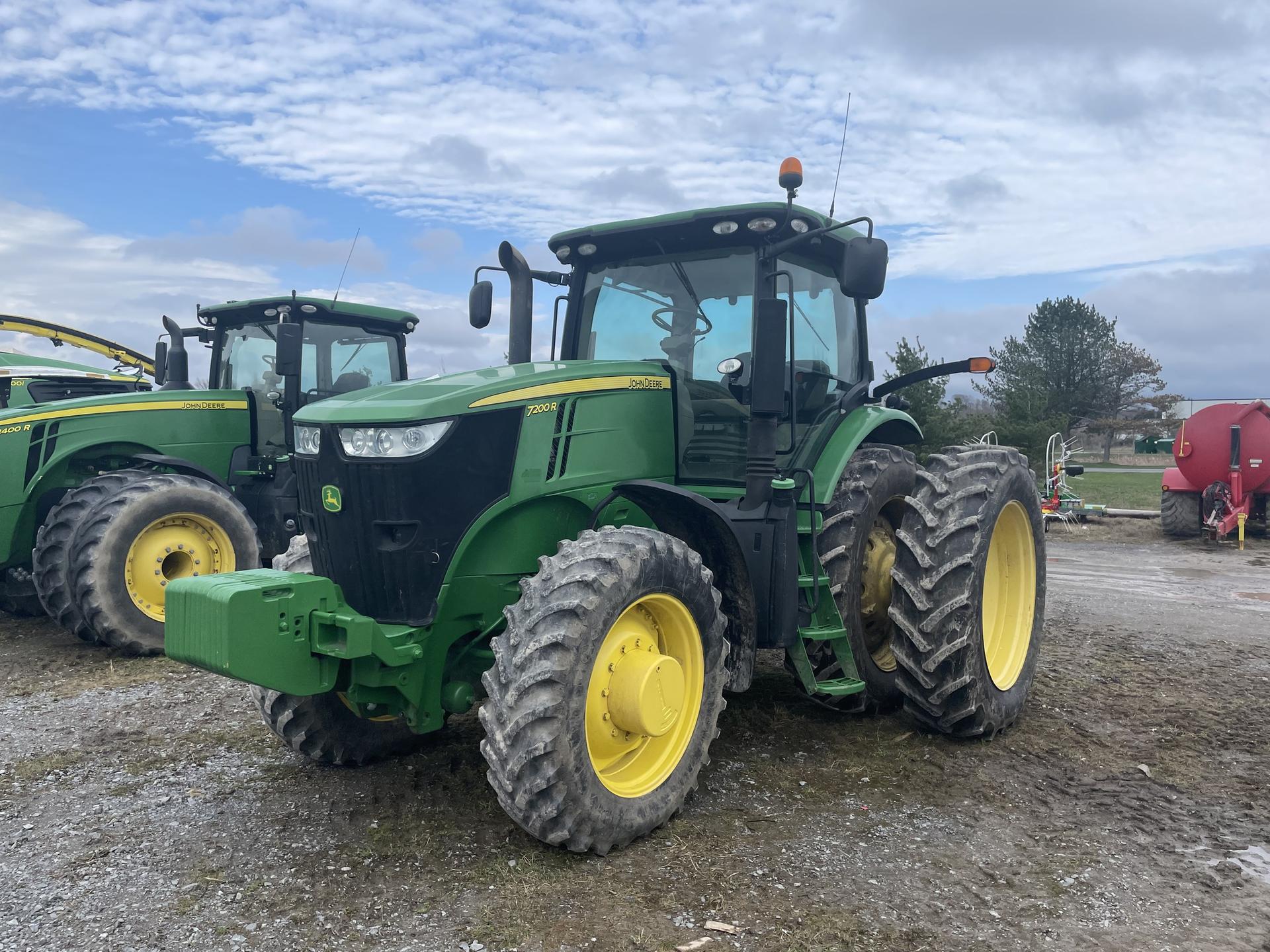 2012 John Deere 7200R