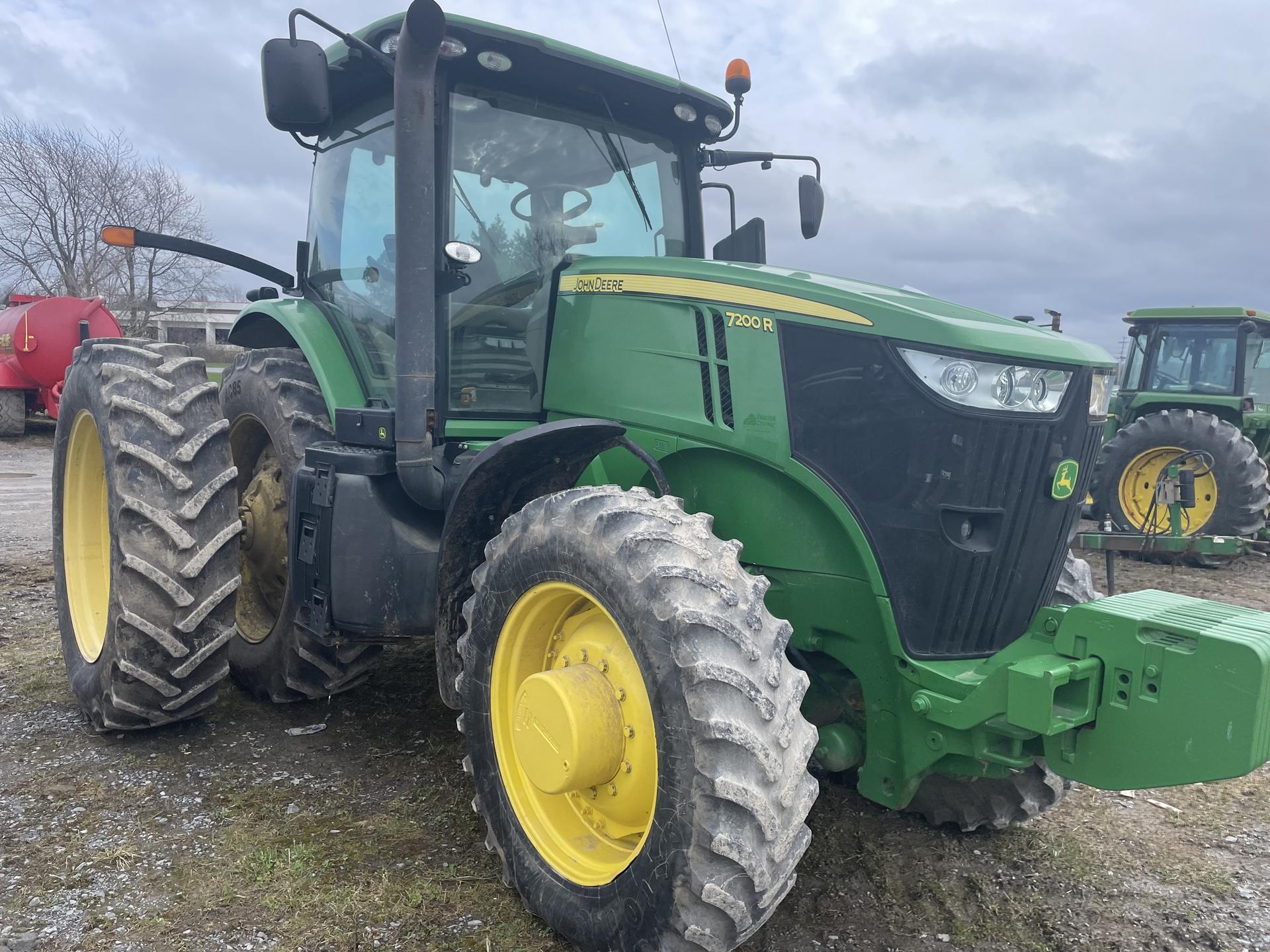 2012 John Deere 7200R