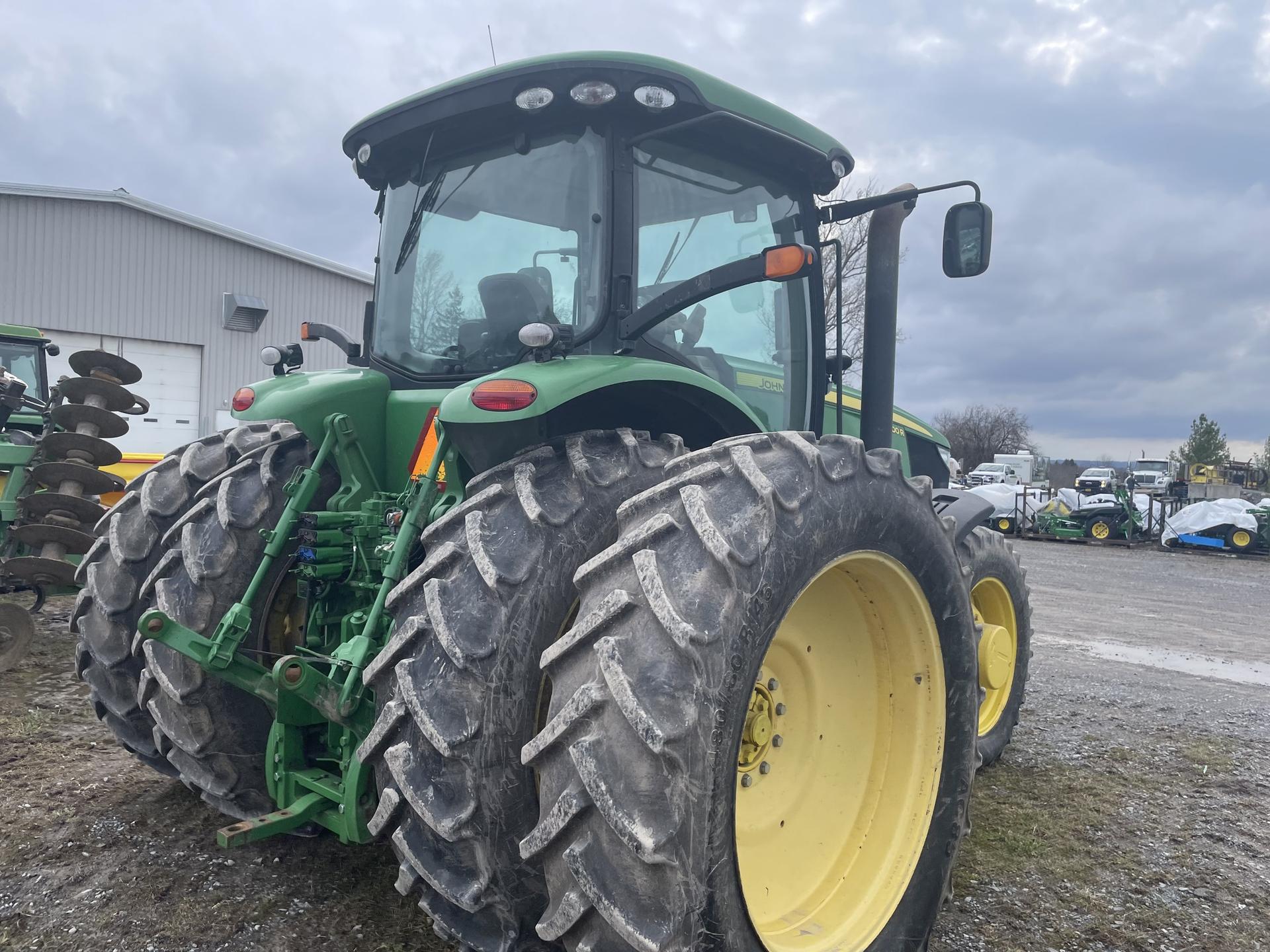 2012 John Deere 7200R