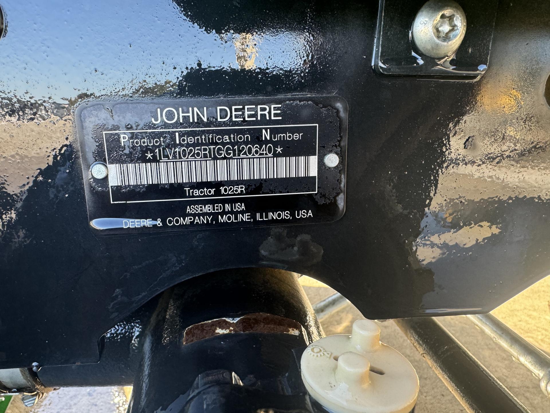 2016 John Deere 1025R Image