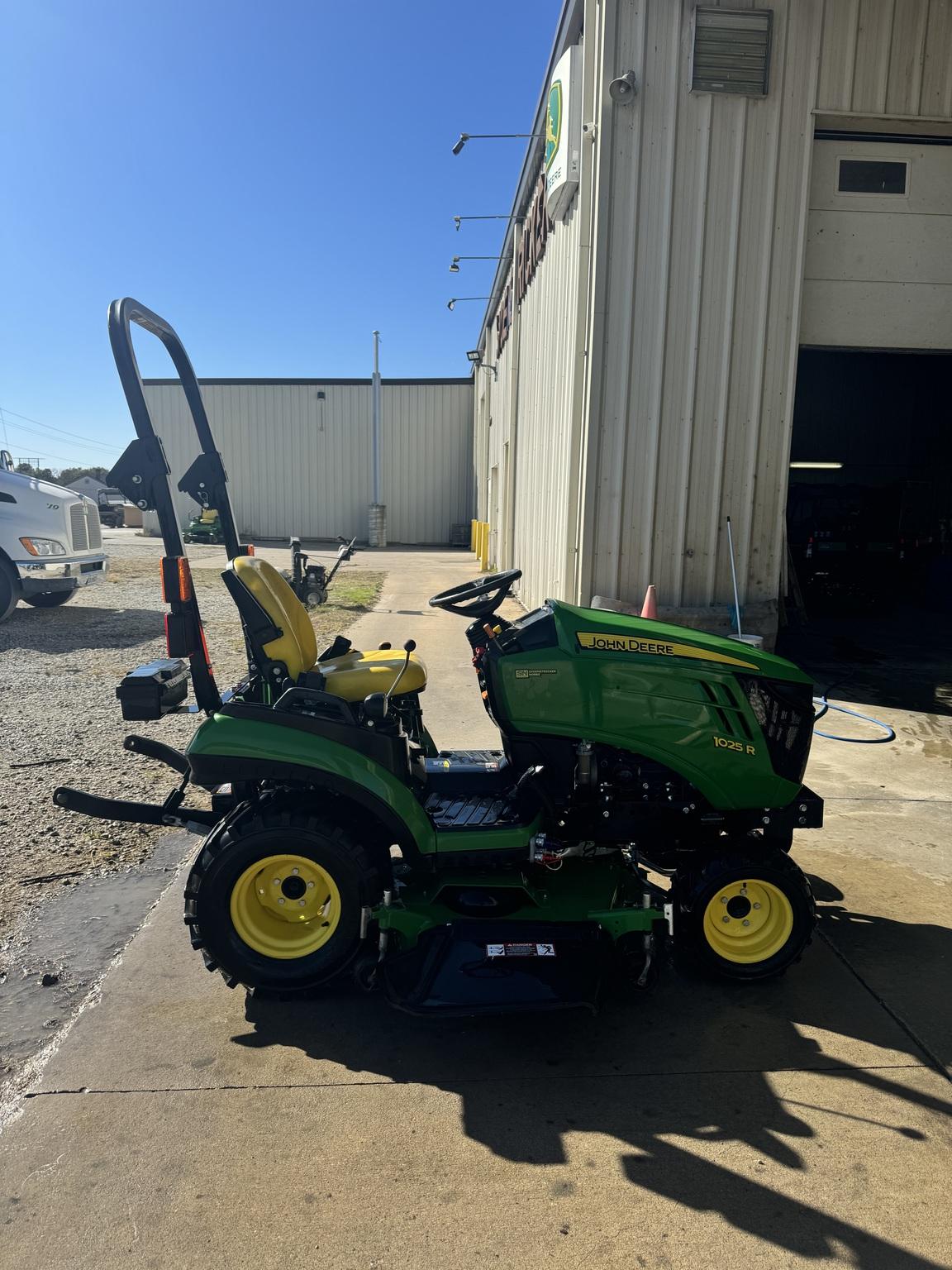 2016 John Deere 1025R Image