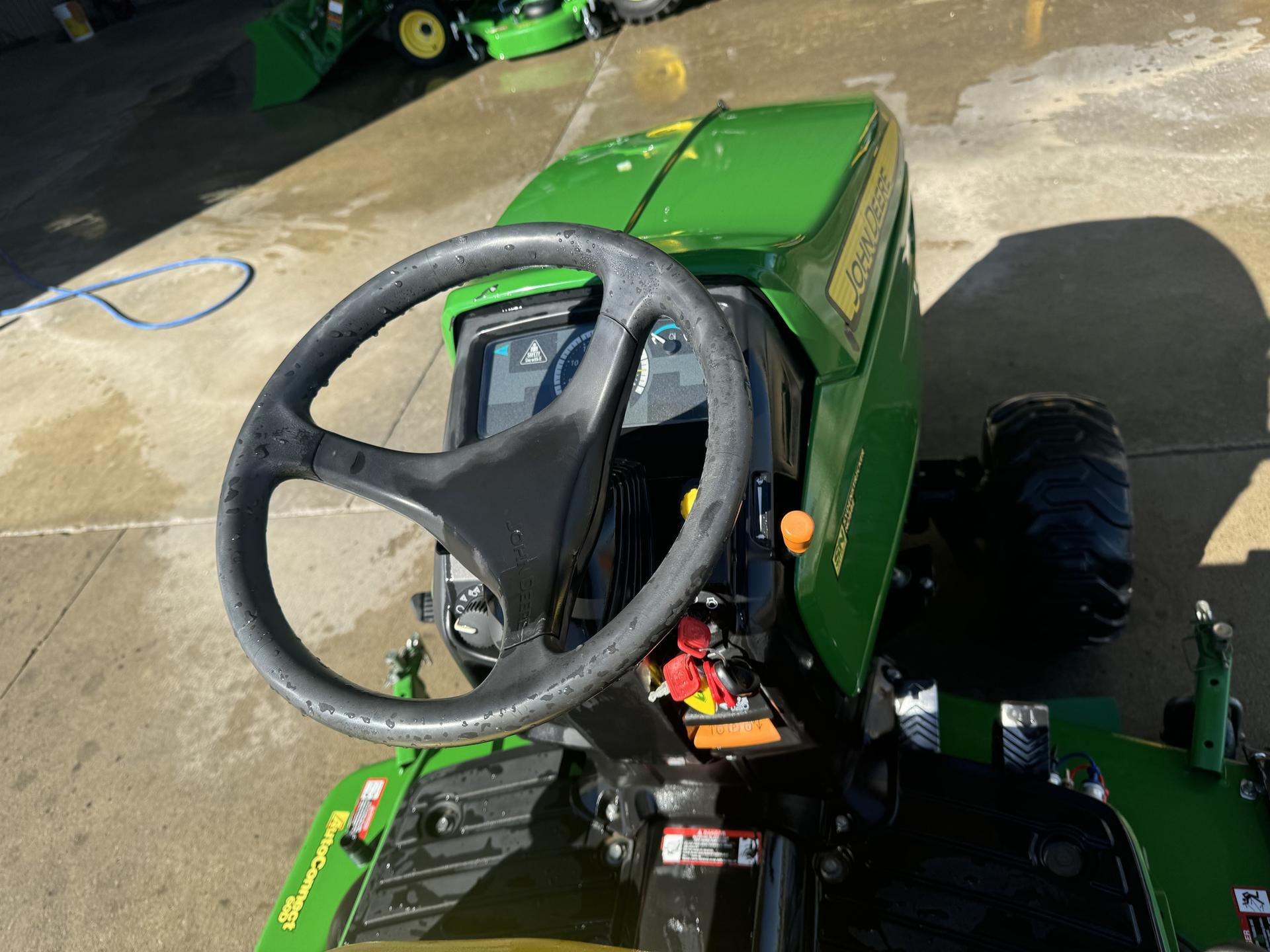 2016 John Deere 1025R Image