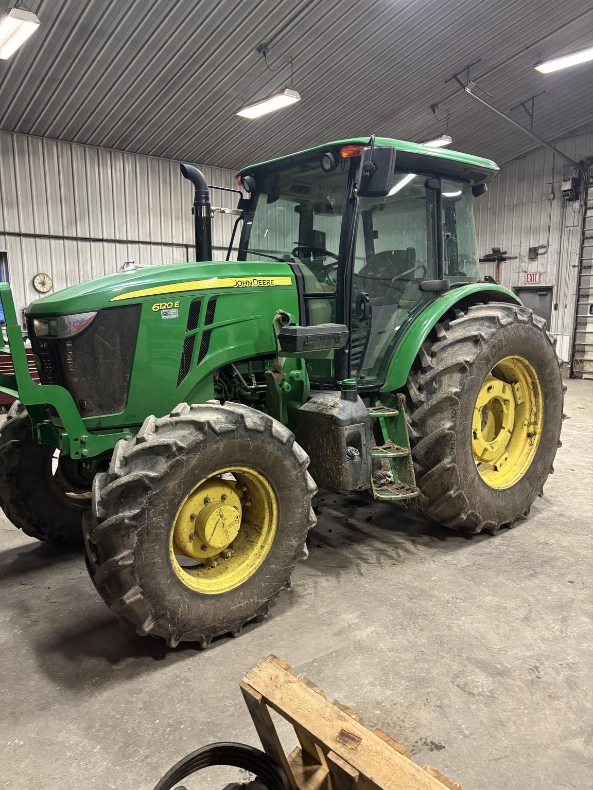 2016 John Deere 6120E Image